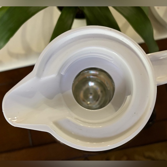 Studio Nova Vintage Hot/Cold Thermo Carafe White / Chrome Pitcher - Picture 4 of 6